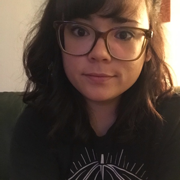 Meet your Posher, Emily - Picture 1 of 5